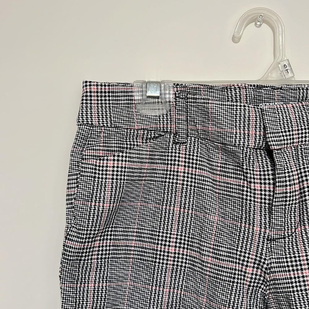 Black, white, & pink houndstooth slacks, ankle-cut, women’s size 6